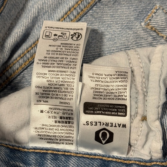 Blue Levi's Women's '94 Baggy Jeans - Picture 4 of 9